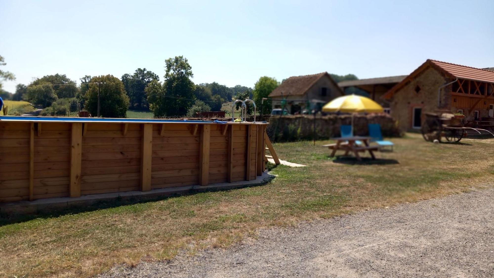 Gite A La Ferme Bassillon-Vauze Экстерьер фото