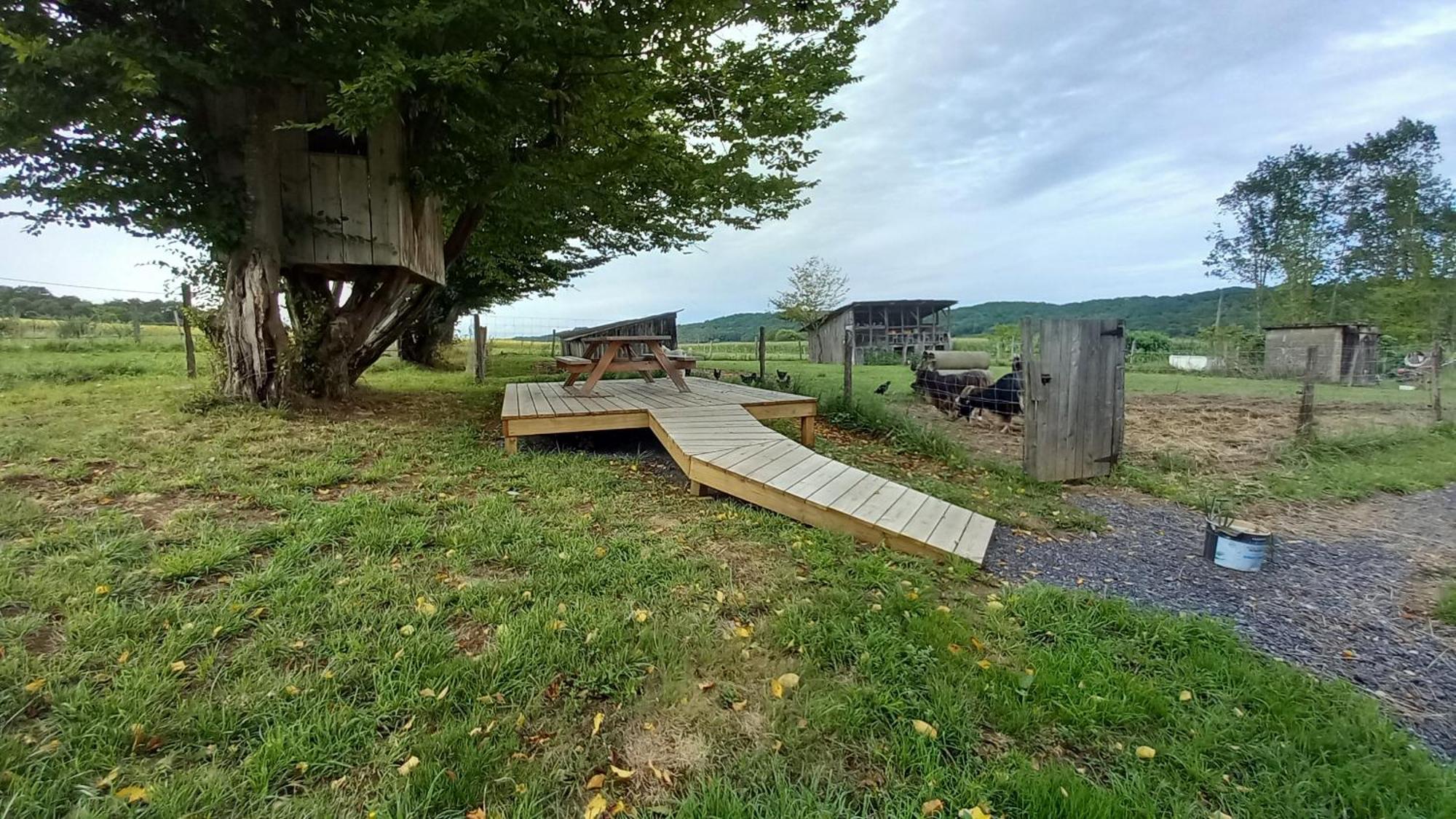 Gite A La Ferme Bassillon-Vauze Экстерьер фото