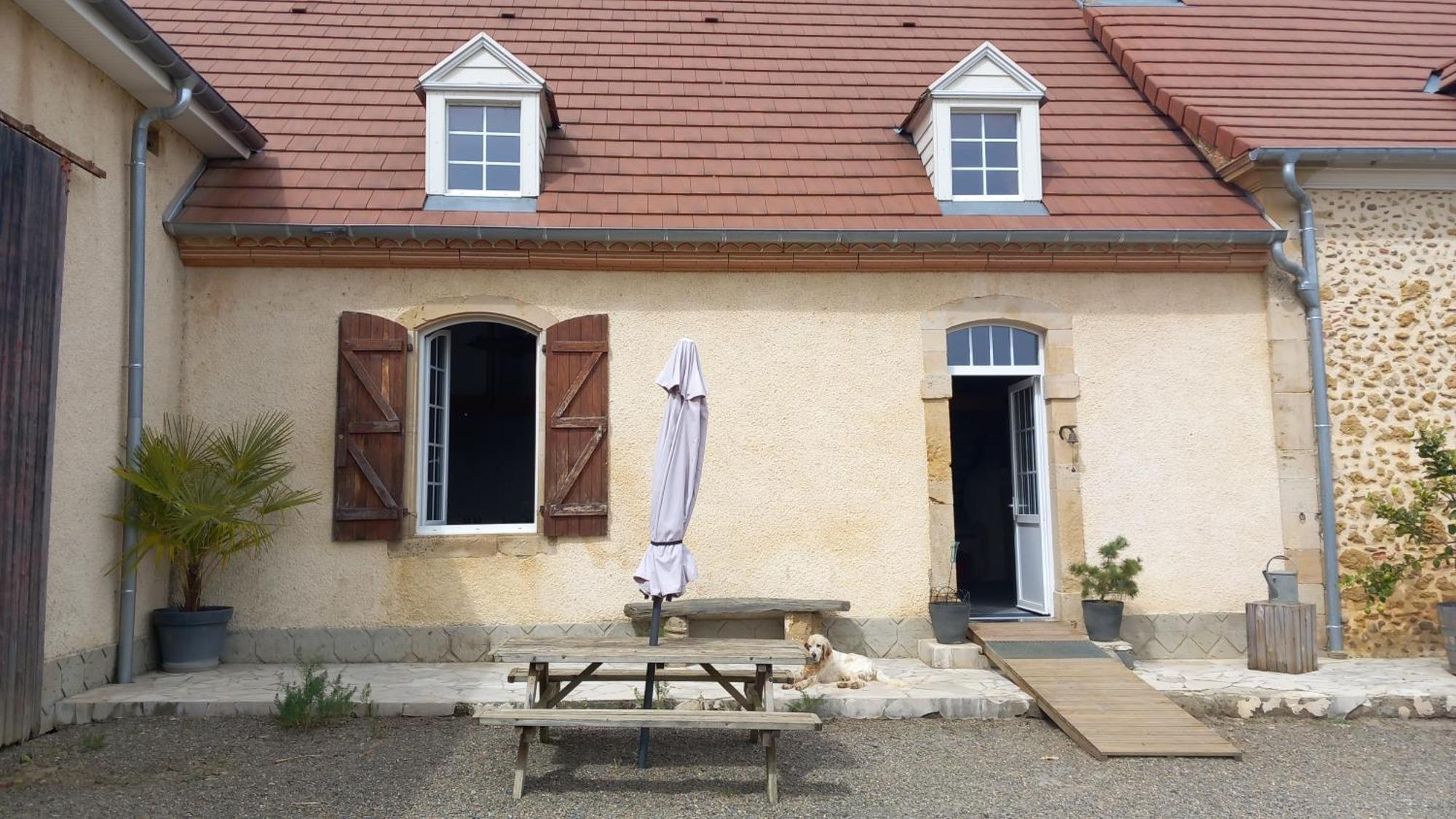 Gite A La Ferme Bassillon-Vauze Экстерьер фото